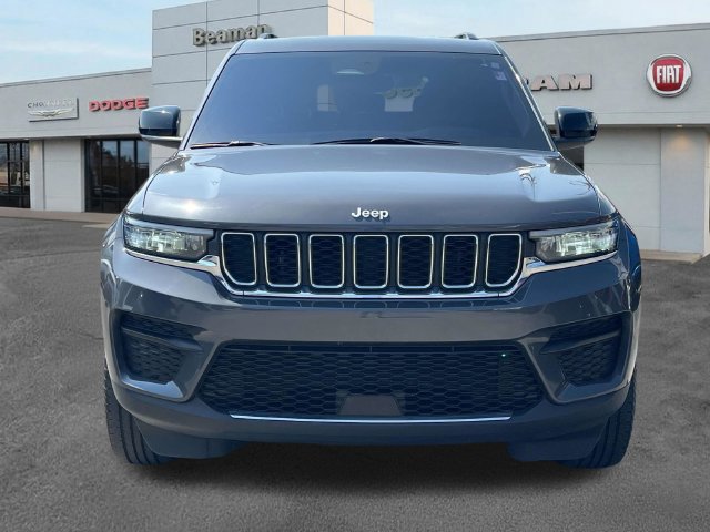 Used 2024 Jeep Grand Cherokee Laredo w/ Luxury Tech Group I AWD/4WD image 2