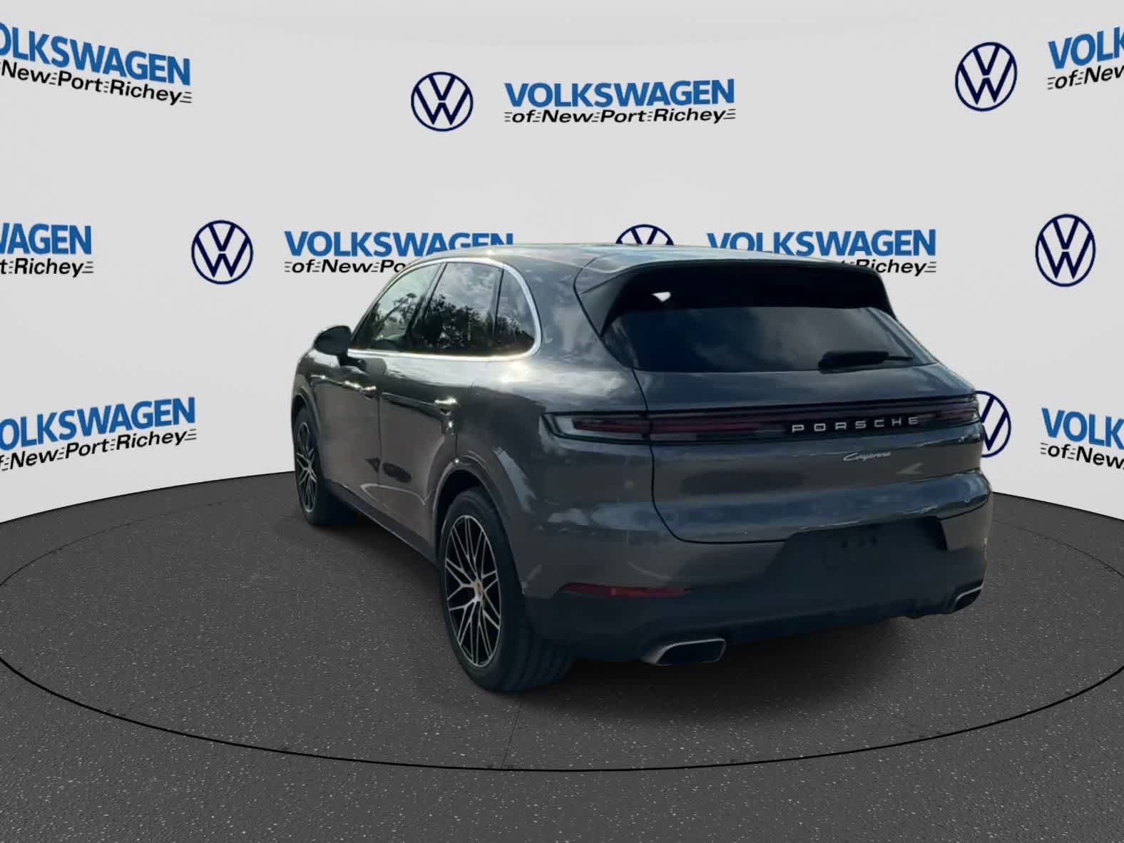 Used 2025 Porsche Cayenne AWD/4WD image 6