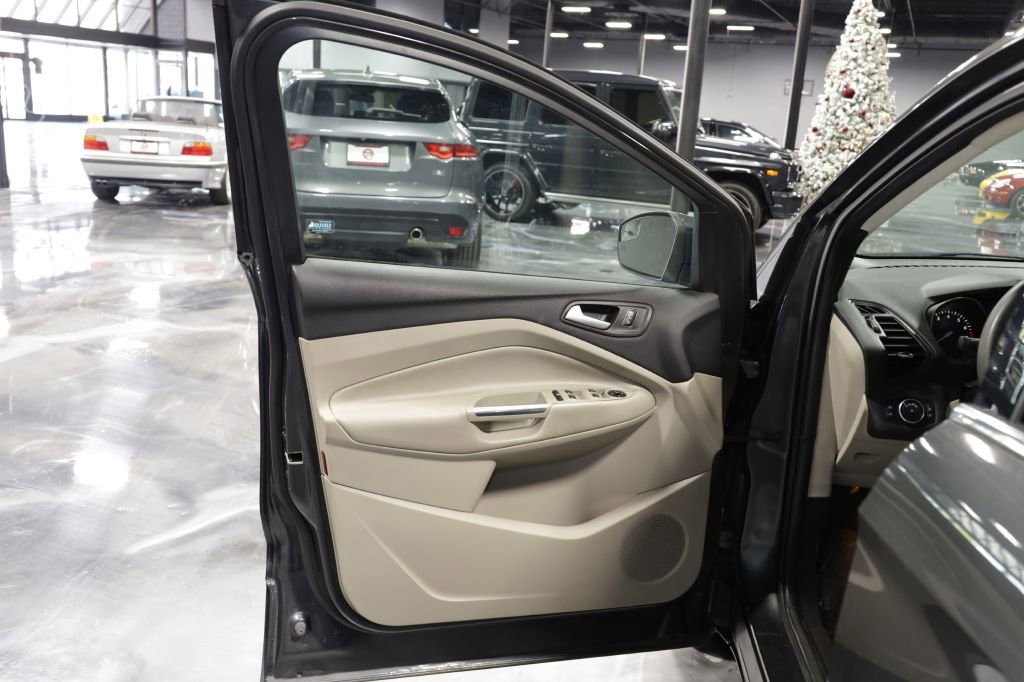 Used 2017 Ford Escape SE w/ SE Cold Weather Package image 10