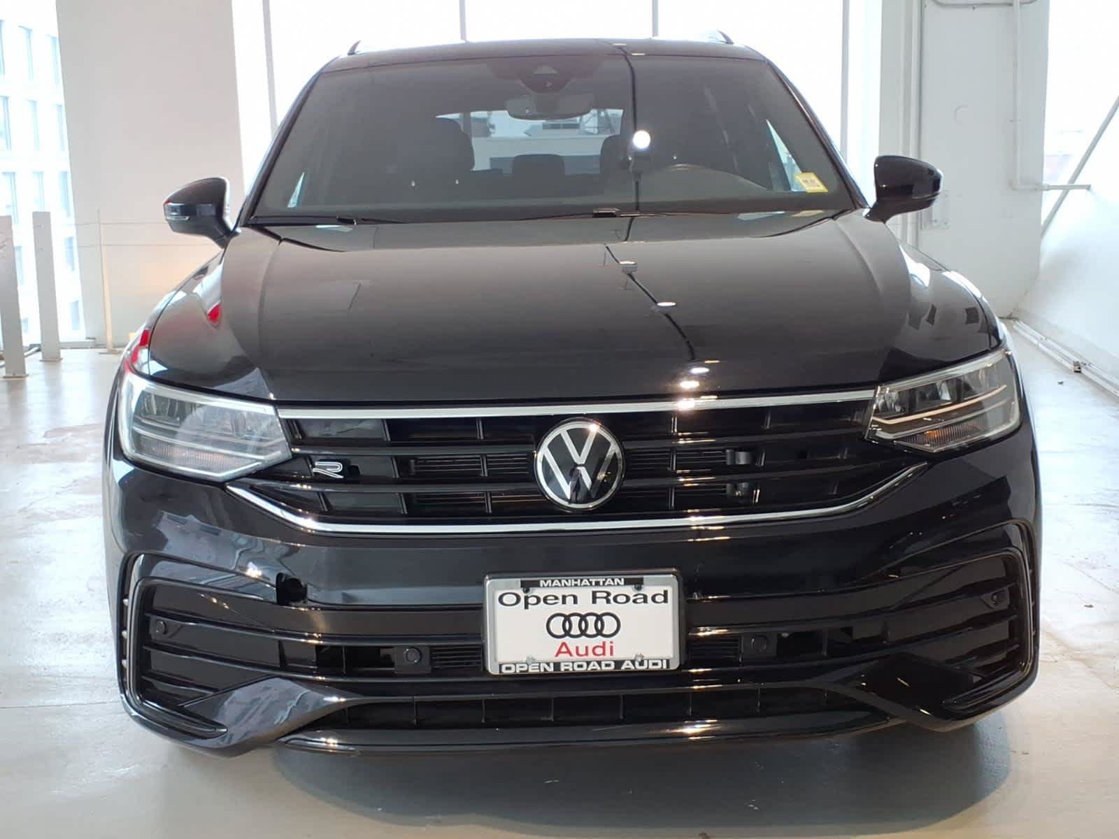Used 2023 Volkswagen Tiguan SE R-Line AWD/4WD image 2