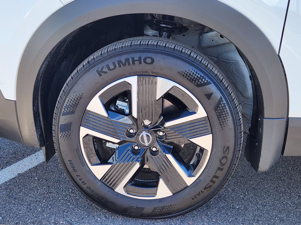 Certified 2025 Nissan Kicks SV AWD/4WD image 9