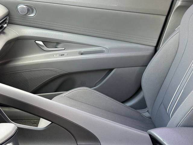 Used 2023 Hyundai Elantra SEL image 11