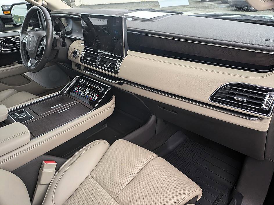 Used 2022 Lincoln Navigator Reserve AWD/4WD image 32