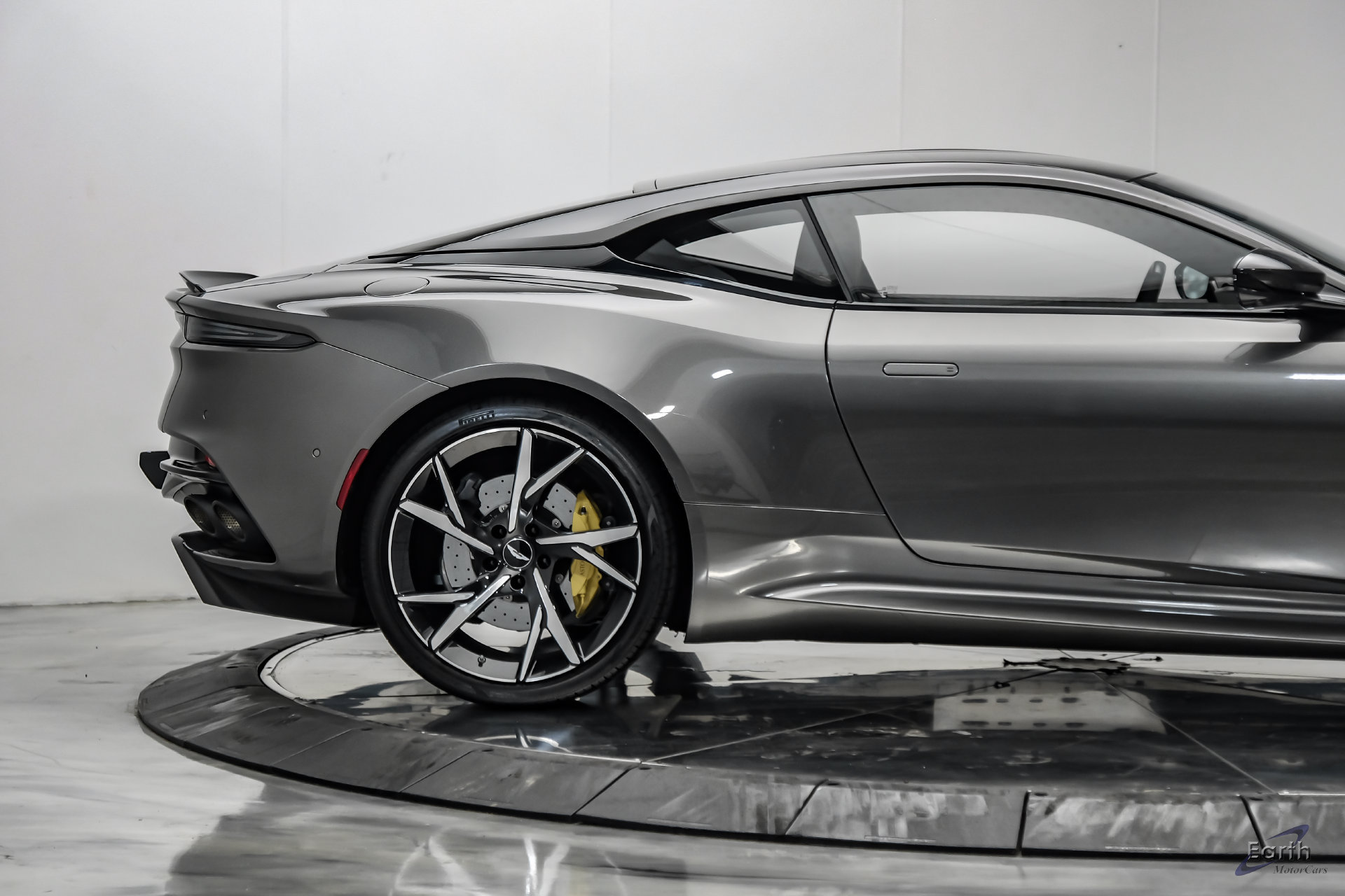 Used 2019 Aston Martin DBS Superleggera RWD image 23