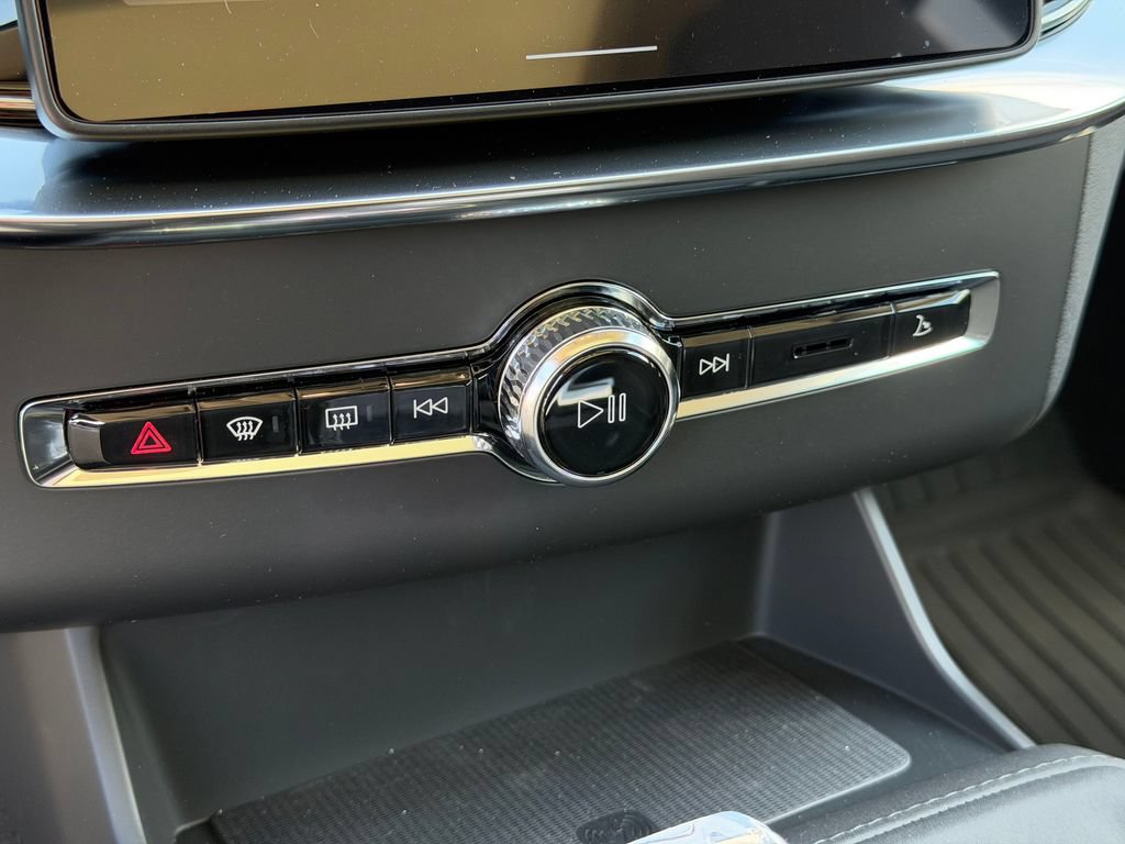 New 2026 Volvo XC90 B6 Plus w/ Protection Package Premier AWD/4WD image 27