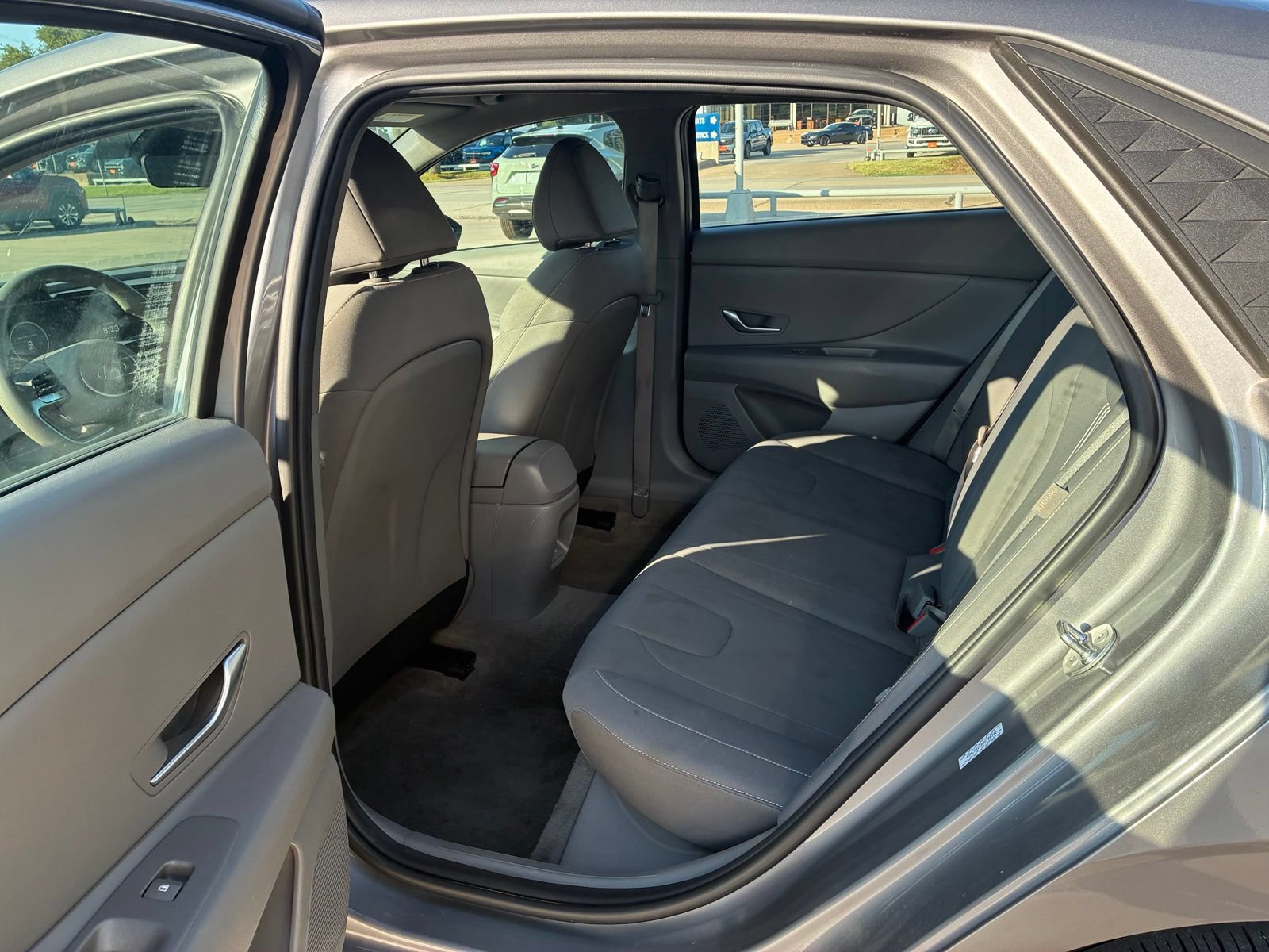 Used 2024 Hyundai Elantra SEL FWD image 3