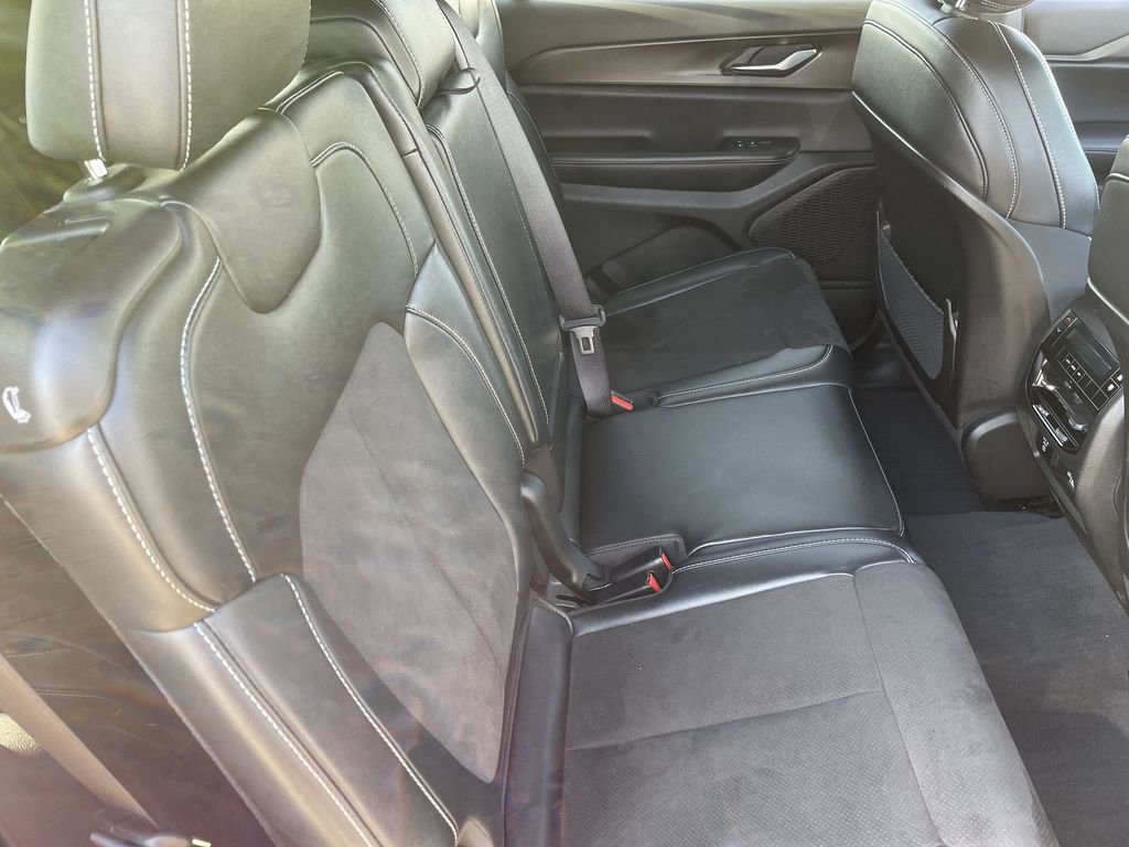 Used 2023 Jeep Grand Cherokee L Laredo image 25