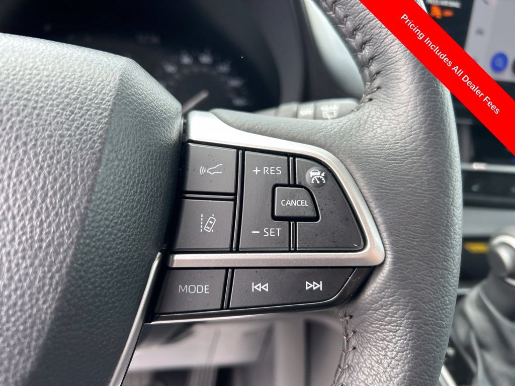 Used 2026 Toyota Sienna XLE FWD image 9