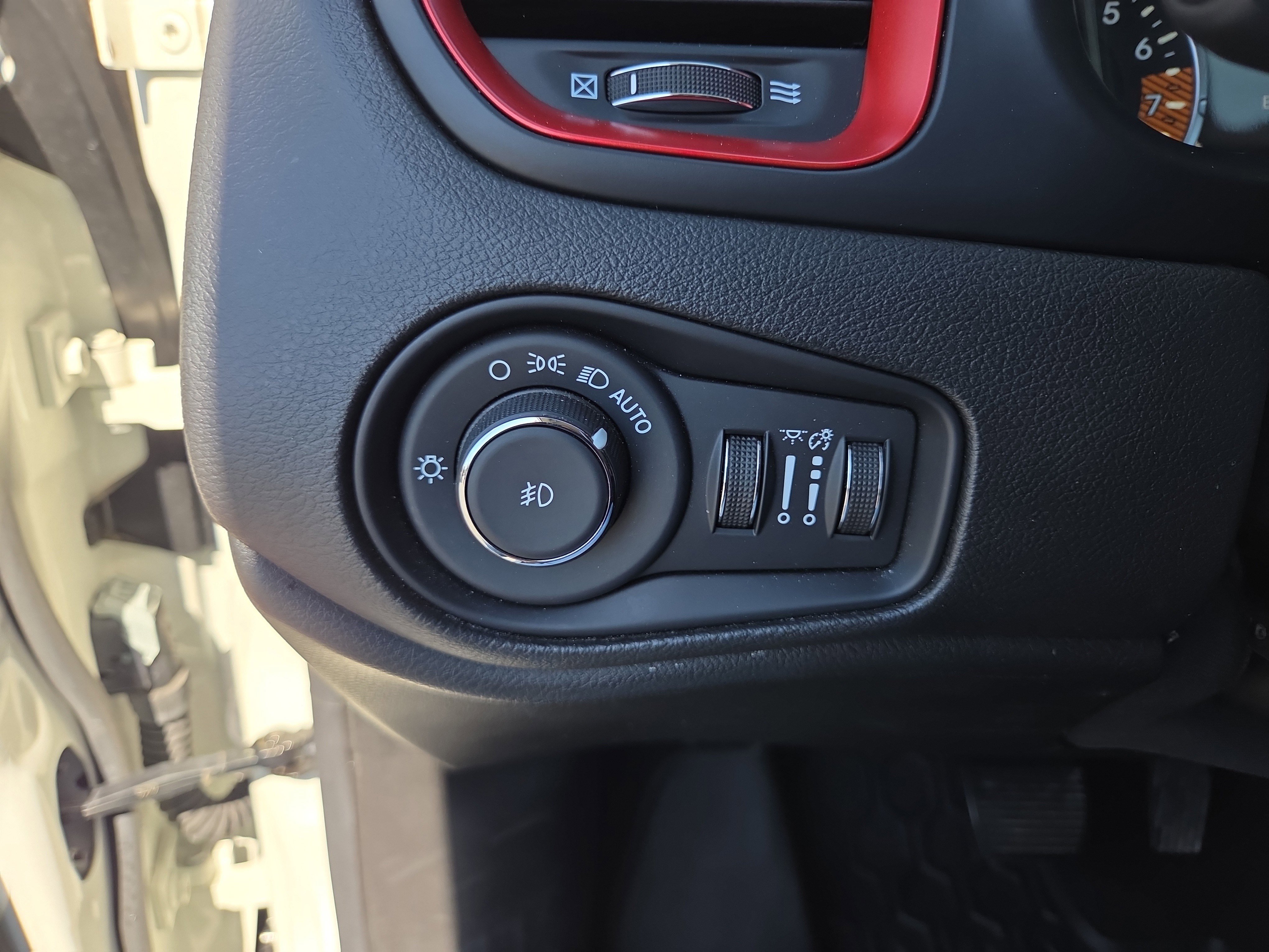 Certified 2023 Jeep Renegade Trailhawk AWD/4WD image 29
