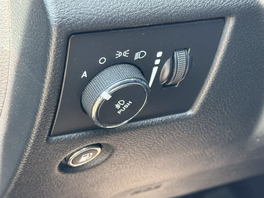 Used 2017 Jeep Grand Cherokee Altitude AWD/4WD image 20