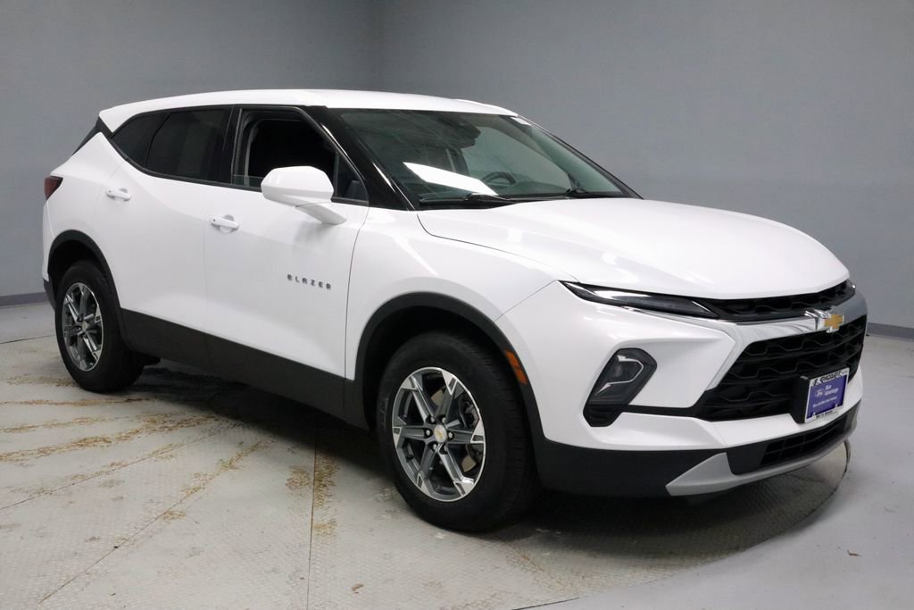 Used 2025 Chevrolet Blazer LT AWD/4WD image 1