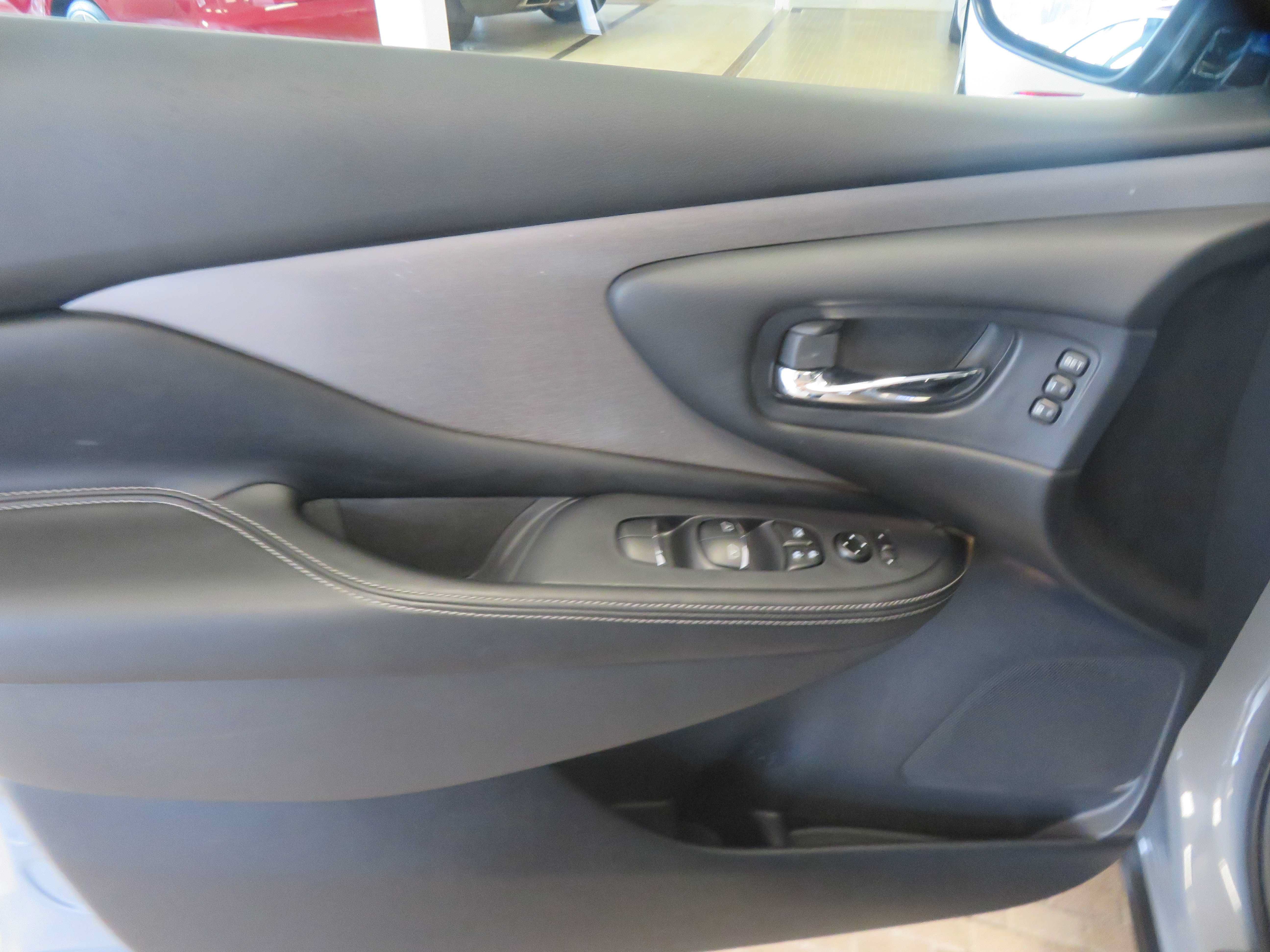 Used 2024 Nissan Murano SL AWD/4WD image 14