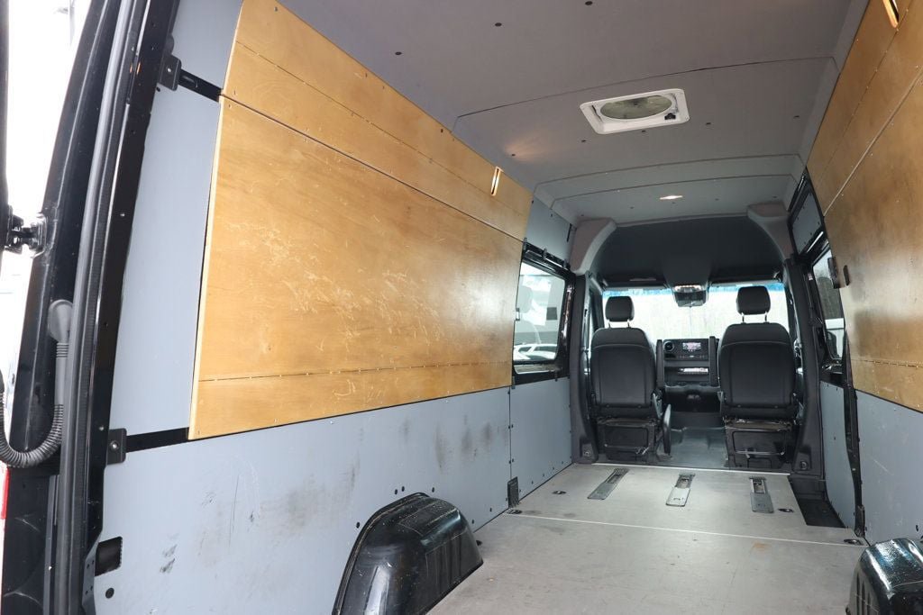Used 2023 Mercedes-Benz Sprinter 2500 w/ Acoustic Package image 22