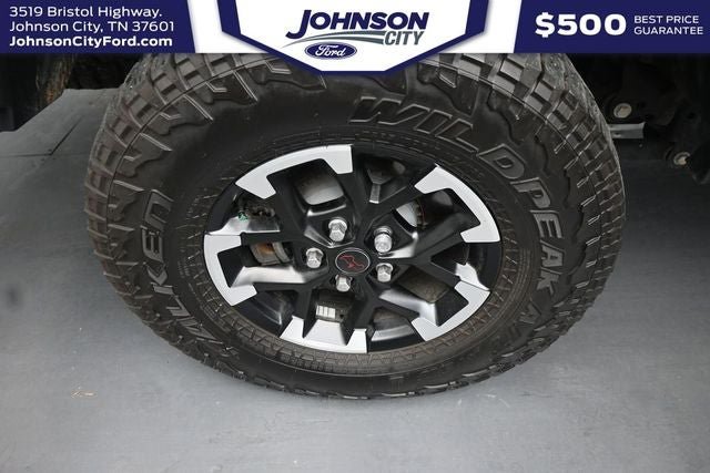 Used 2024 Jeep Gladiator Rubicon w/ Technology Group AWD/4WD image 15