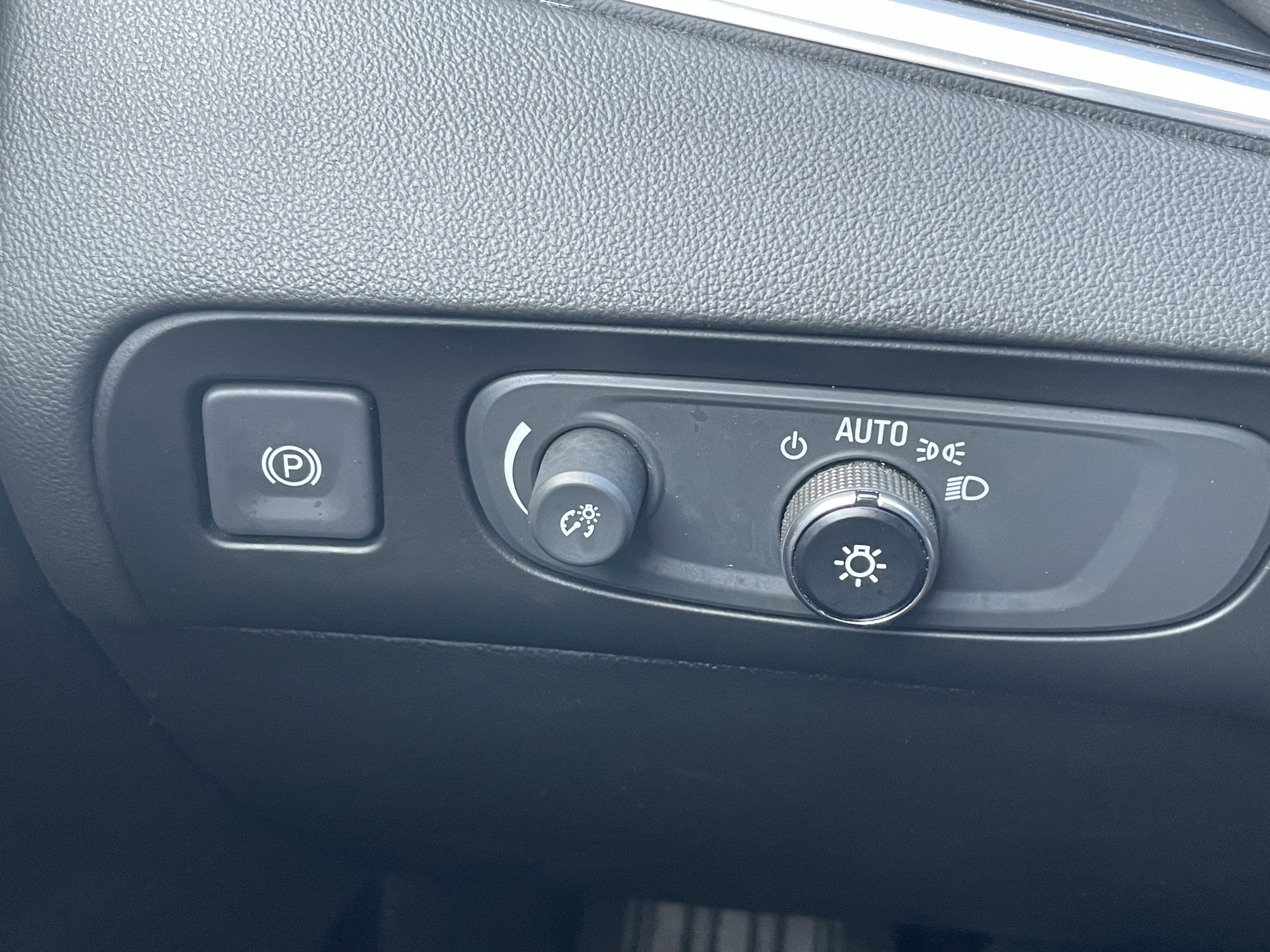Used 2020 Buick Enclave Essence w/ LPO, Floor Liner Package AWD/4WD image 14