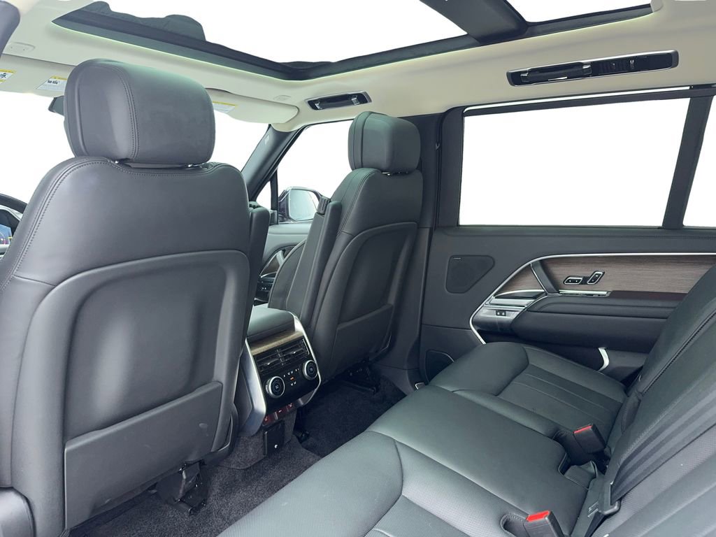 Used 2024 Land Rover Range Rover Long Wheelbase SE image 40