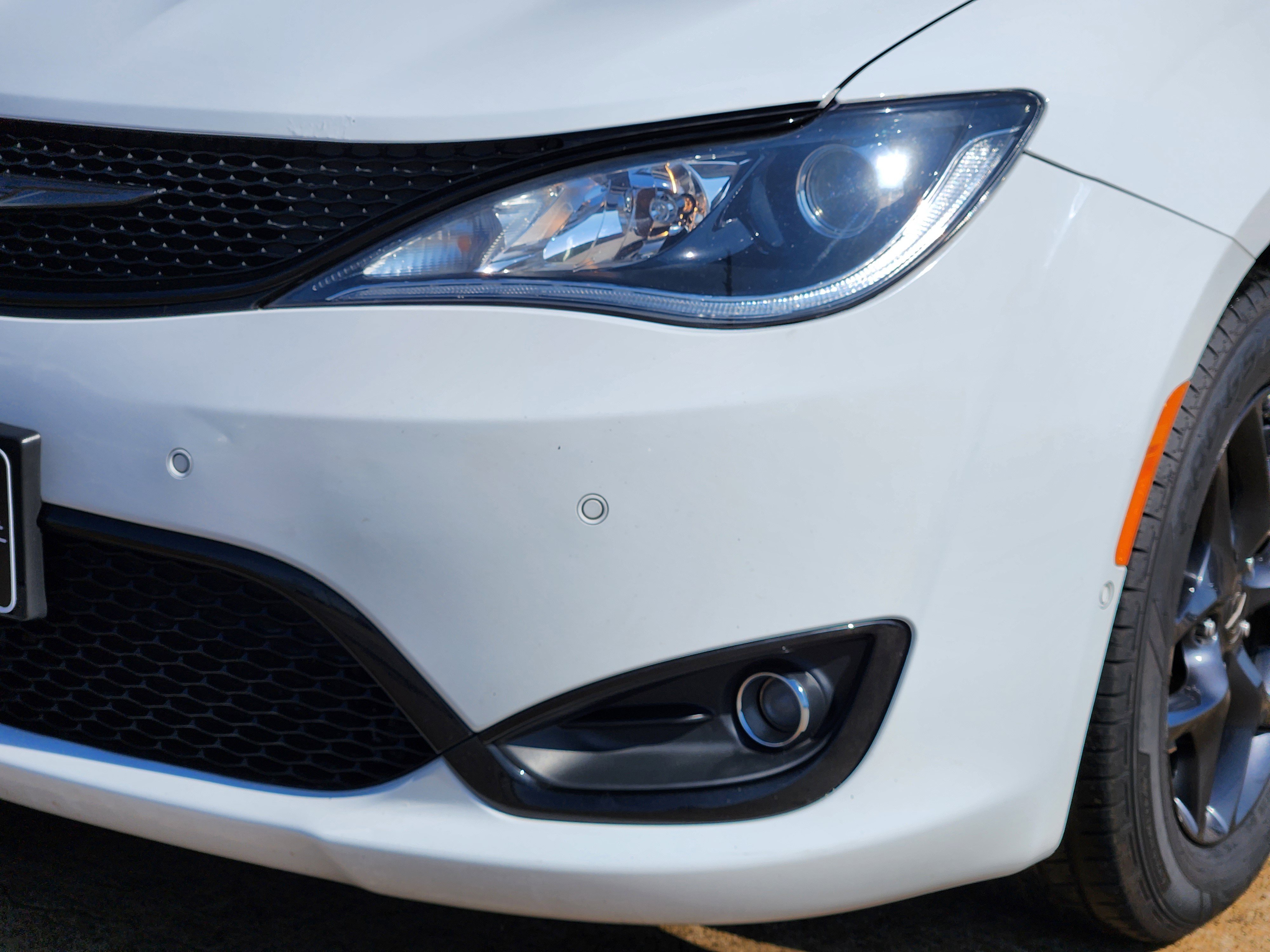 Used 2018 Chrysler Pacifica Touring-L w/ Advanced Safetytec Group FWD image 10