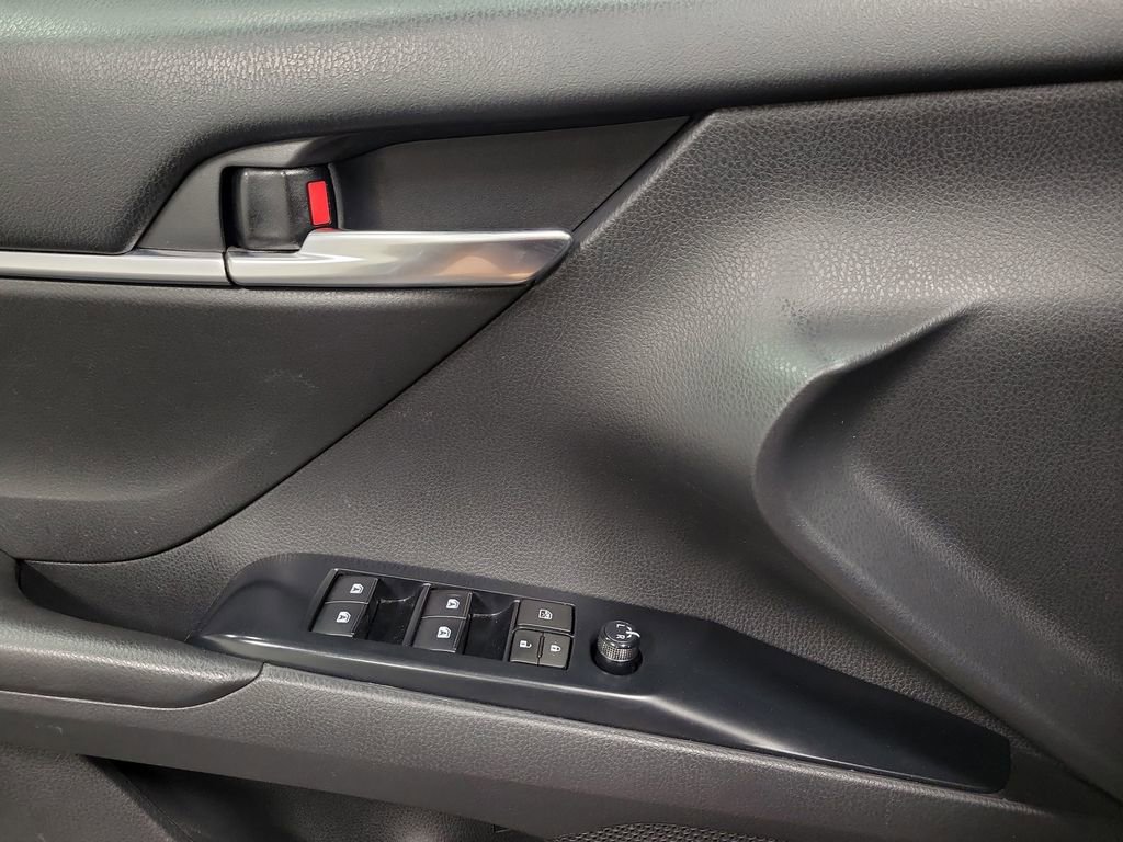 Used 2018 Toyota Camry LE image 19