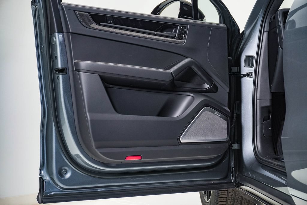 New 2026 Porsche Cayenne GTS AWD/4WD image 25
