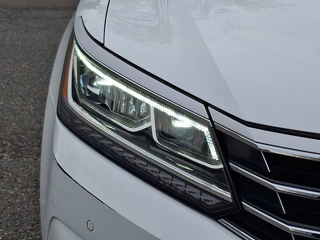 Used 2018 Volkswagen Passat 2.0T SE image 9