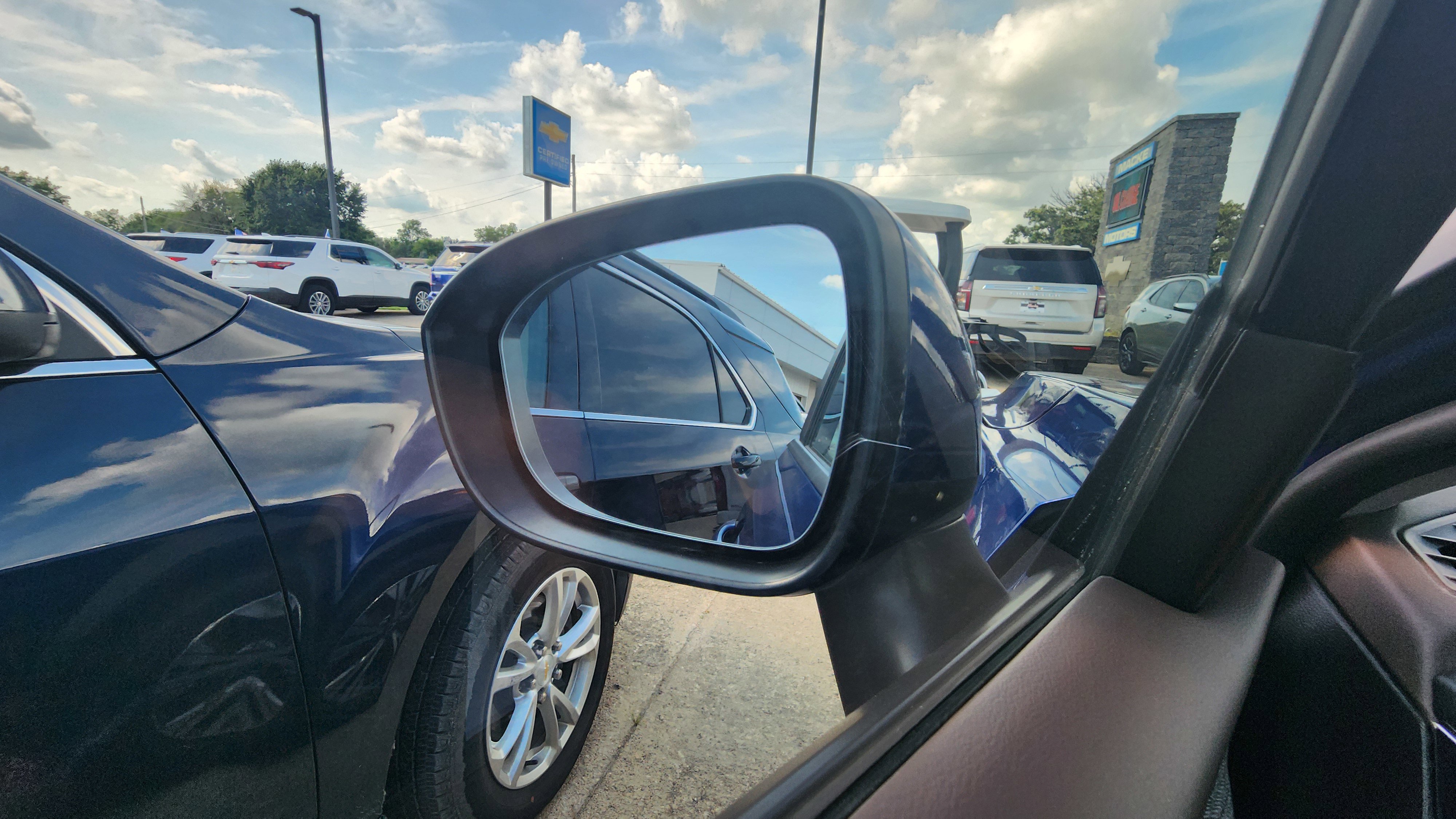 Used 2023 Nissan Rogue SV image 7