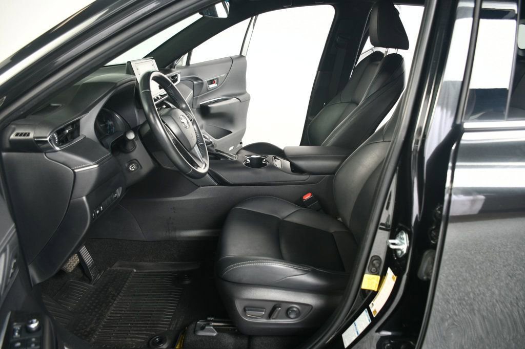 Used 2022 Toyota Venza XLE image 27