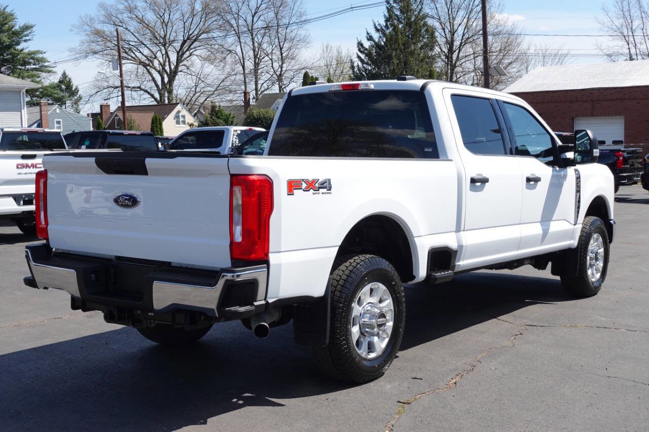Used 2023 Ford F250 XLT w/ FX4 Off-Road Package image 3