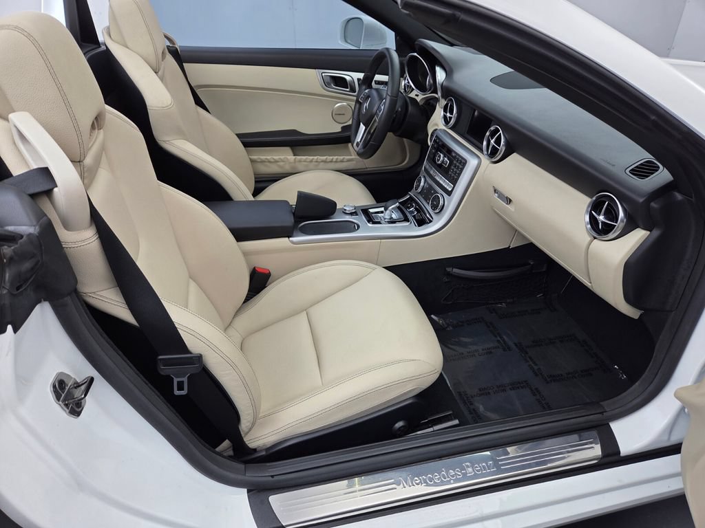 Used 2016 Mercedes-Benz SLK 300 image 16