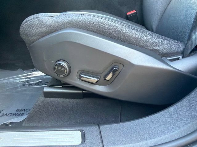 Used 2025 Volvo XC60 B5 Plus AWD/4WD image 29