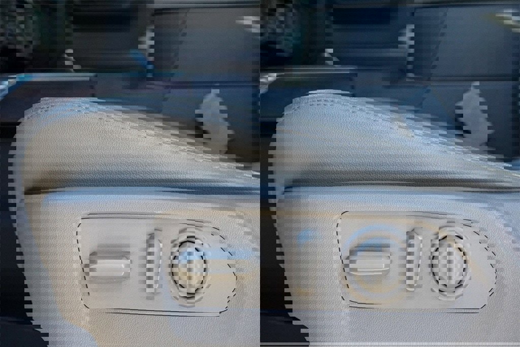 Used 2019 GMC Sierra 1500 SLT w/ SLT Premium Package image 19