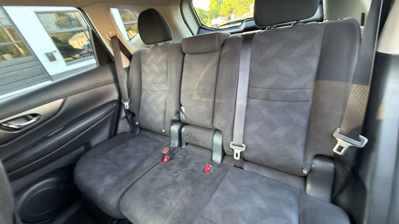 Used 2015 Nissan Rogue SV AWD/4WD image 44