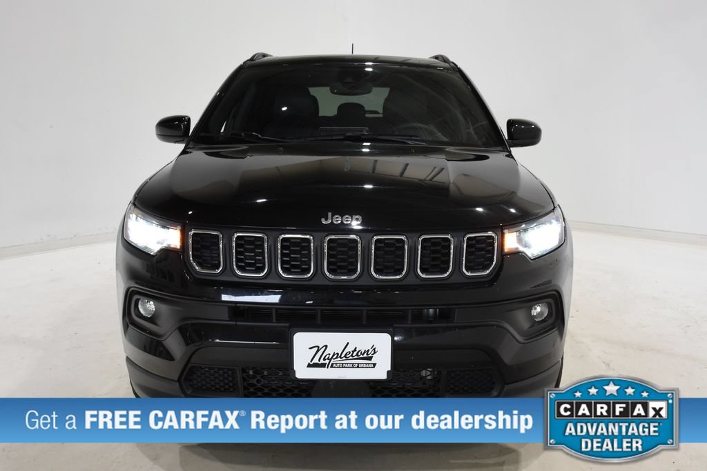 Used 2025 Jeep Compass Latitude w/ Sun & Sound Group AWD/4WD image 2