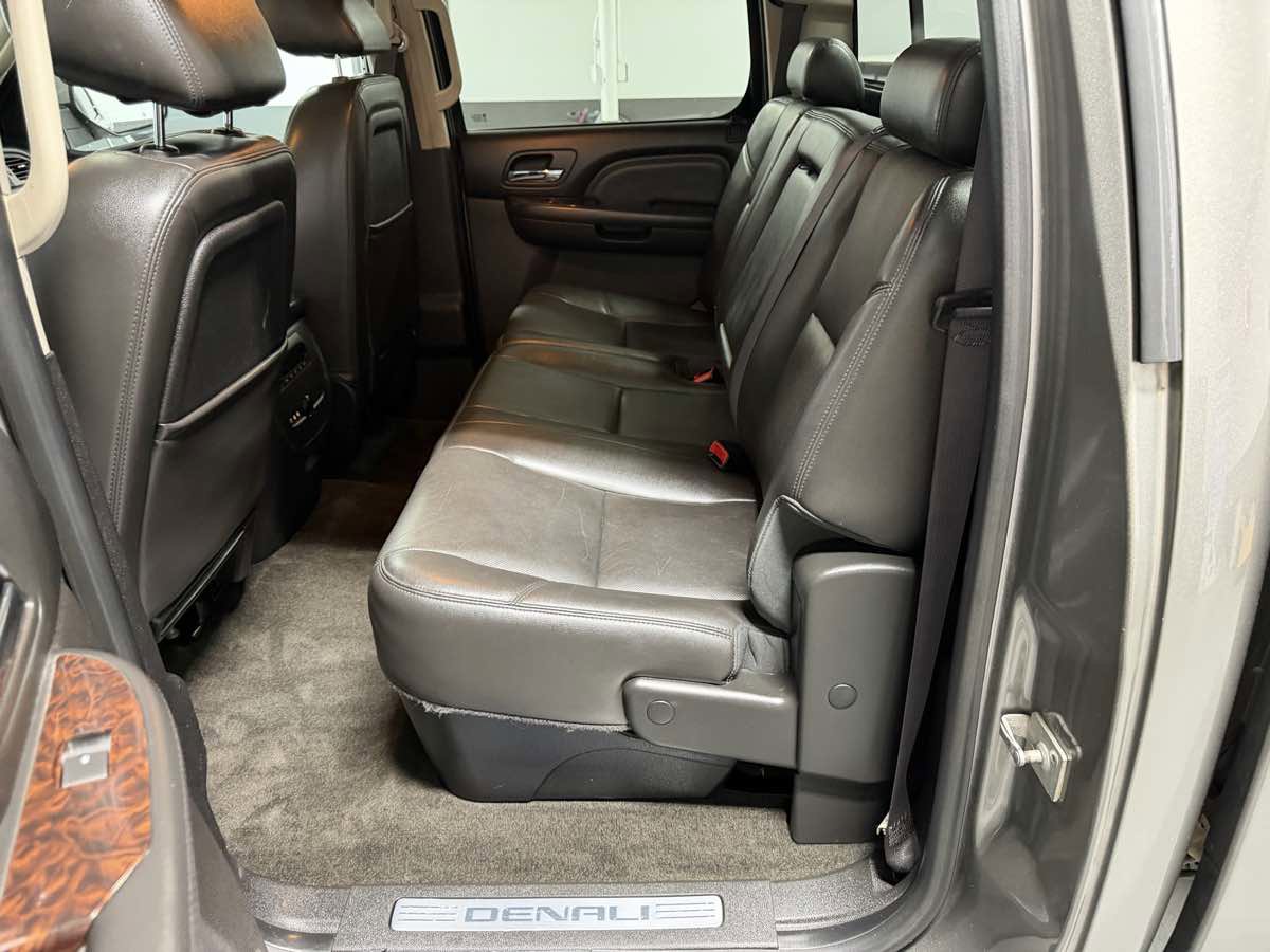 Used 2013 GMC Sierra 2500 Denali w/ Suspension Package, Off-Road AWD/4WD image 20