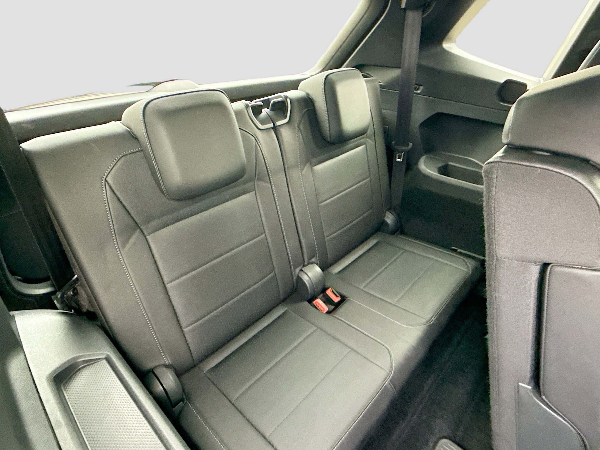 Certified 2020 Volkswagen Tiguan SE R-Line image 26