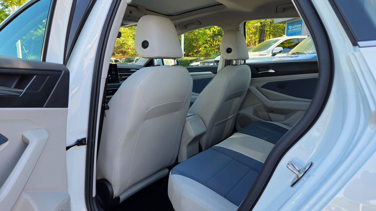 Certified 2025 Volkswagen Jetta SE w/ Sunroof Package FWD image 51