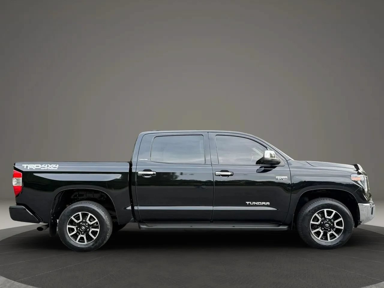 Used 2021 Toyota Tundra Limited w/ Limited Premium Package AWD/4WD image 8