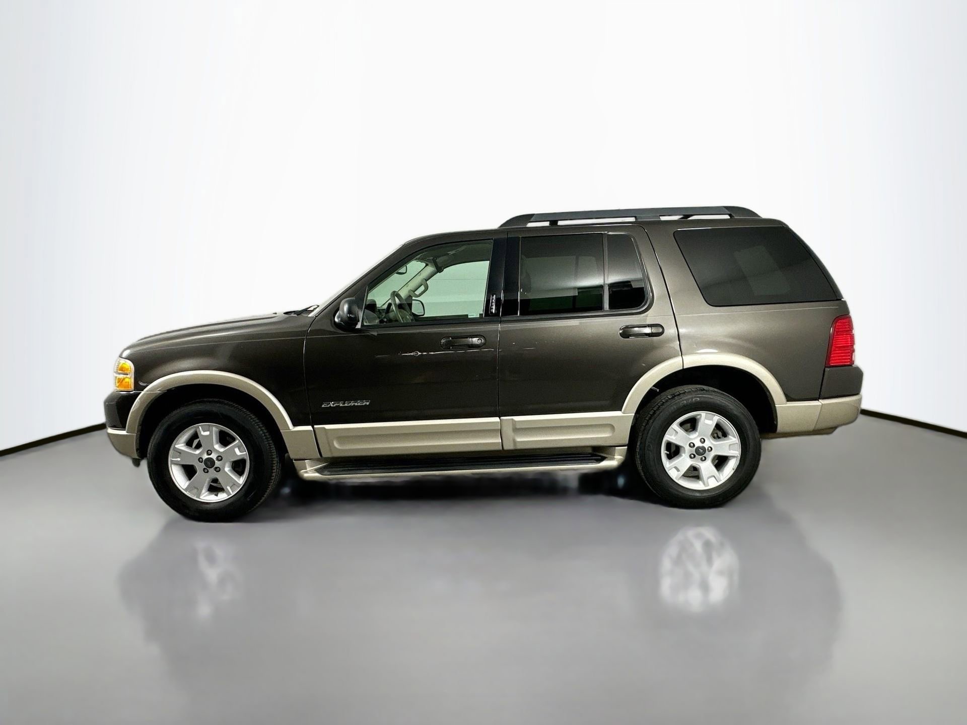 Used 2005 Ford Explorer Eddie Bauer image 8