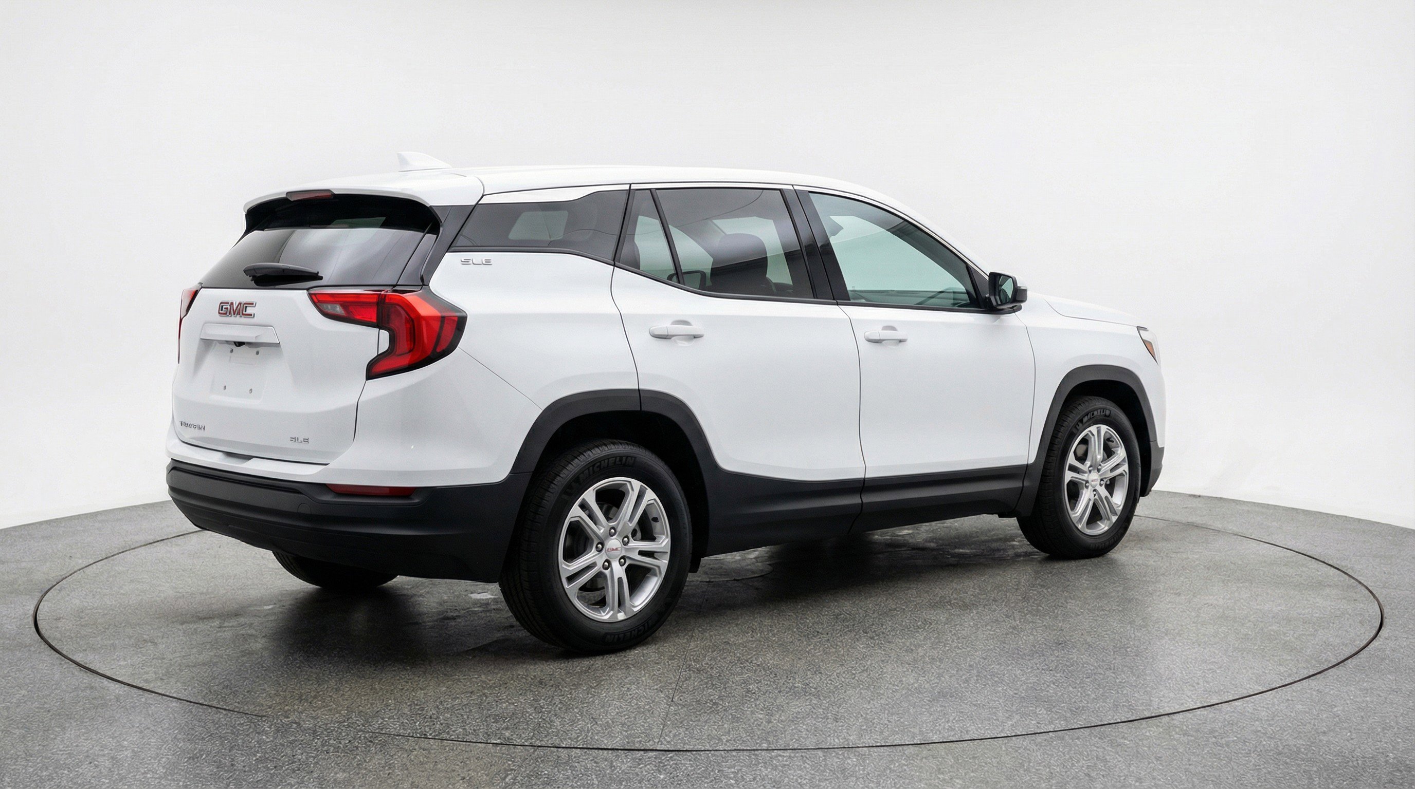 Used 2024 GMC Terrain SLE image 9