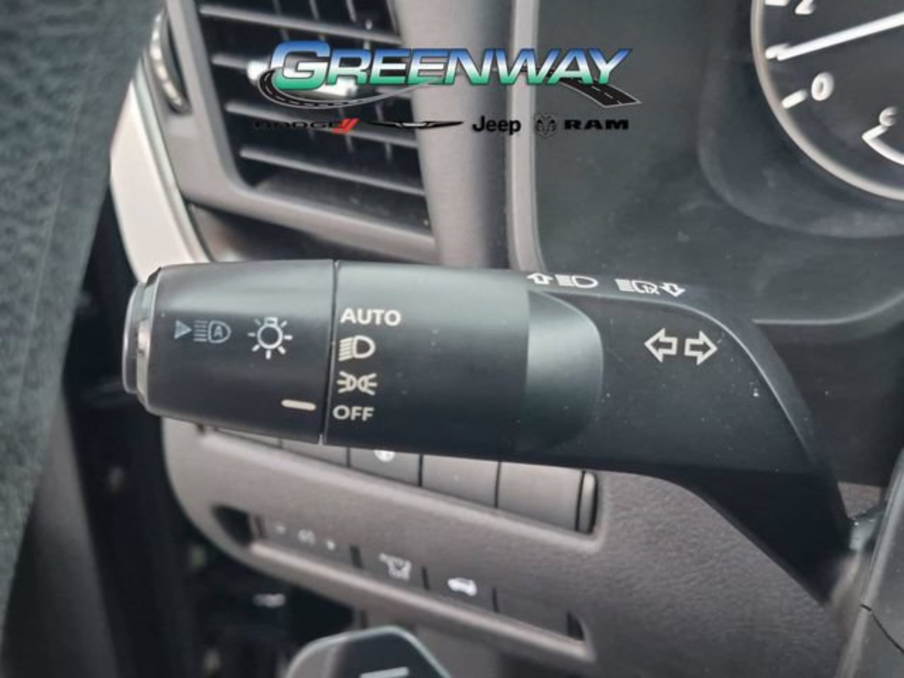 Used 2024 Nissan Rogue SV AWD/4WD image 21