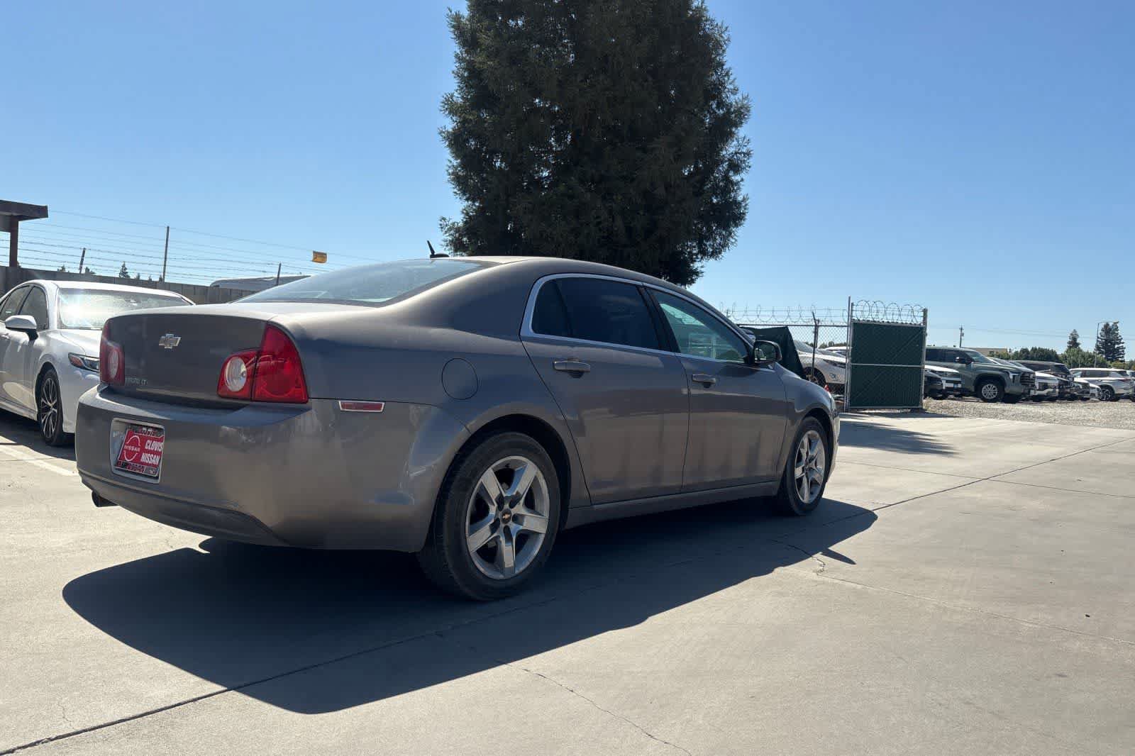 Used 2010 Chevrolet Malibu LT w/ Power Convenience Package FWD image 3