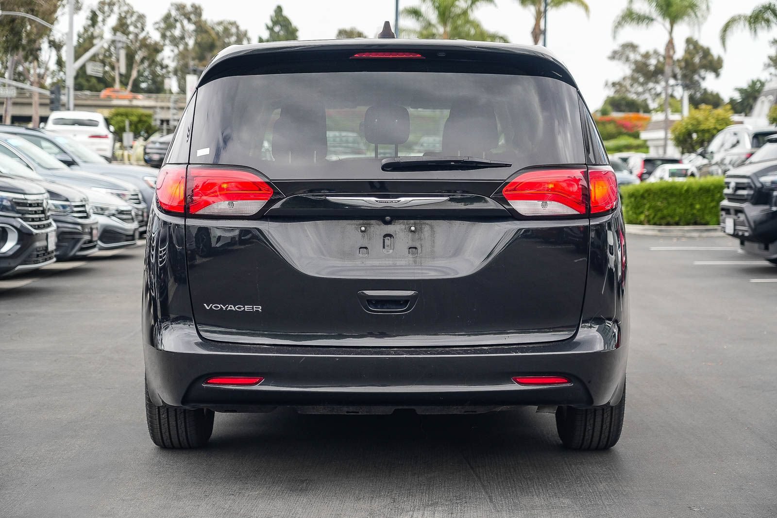 Used 2022 Chrysler Voyager LX FWD image 7