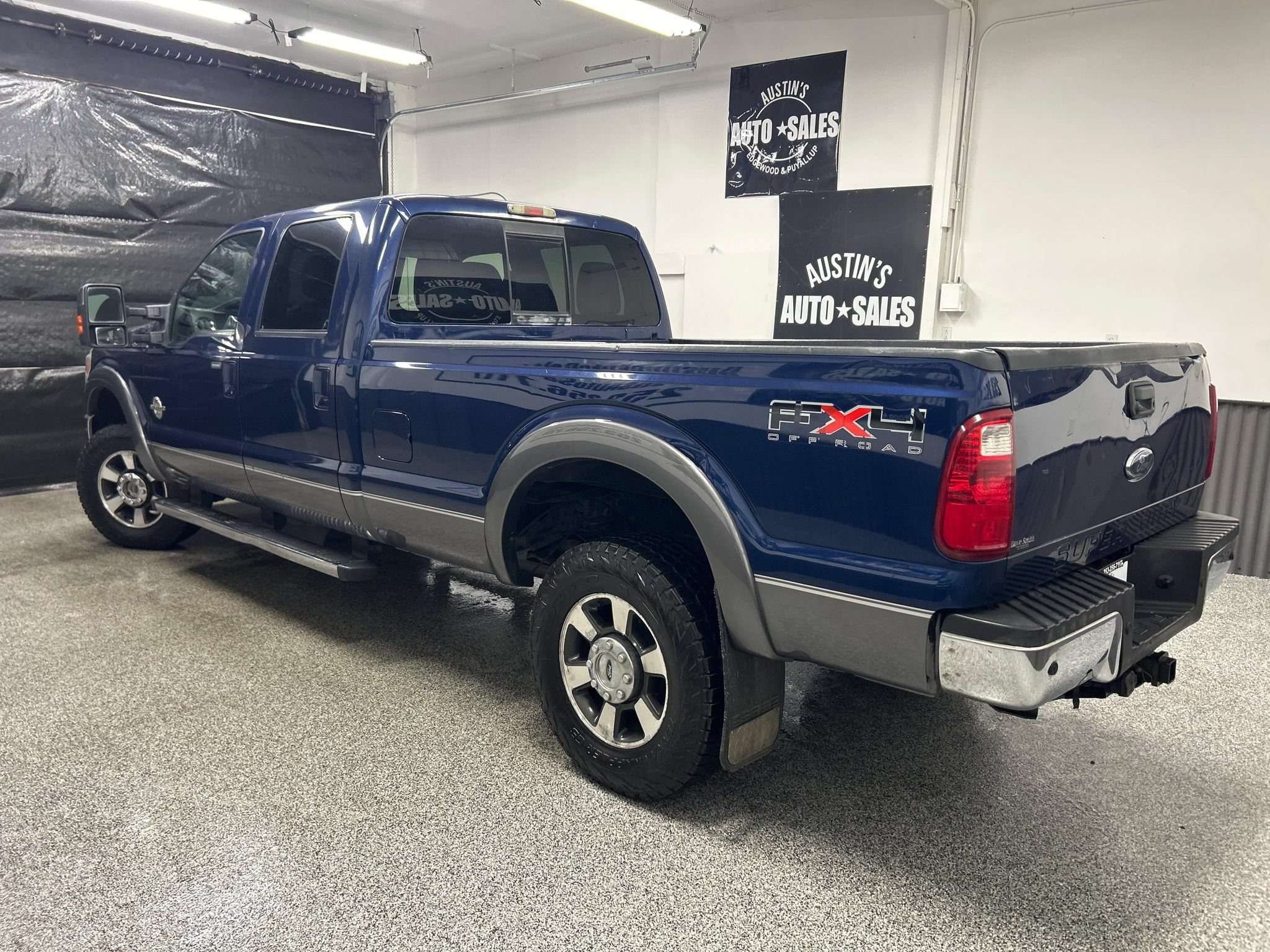 Used 2011 Ford F350 Lariat w/ Lariat Interior Pkg AWD/4WD image 4
