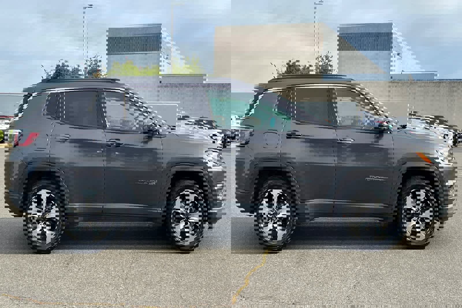 Used 2018 Jeep Compass Latitude w/ Popular Equipment Group image 6