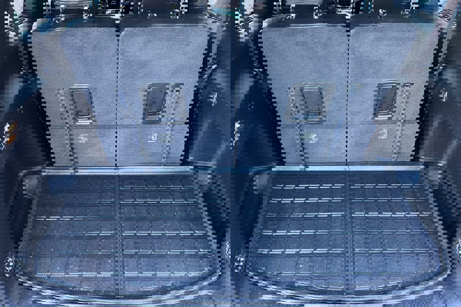 Used 2023 Jeep Grand Cherokee L Laredo image 16