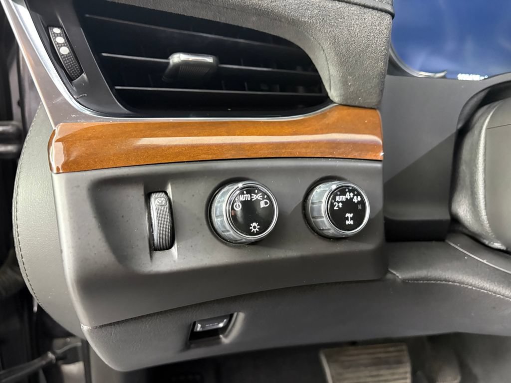 Used 2018 Cadillac Escalade Premium Luxury AWD/4WD image 13