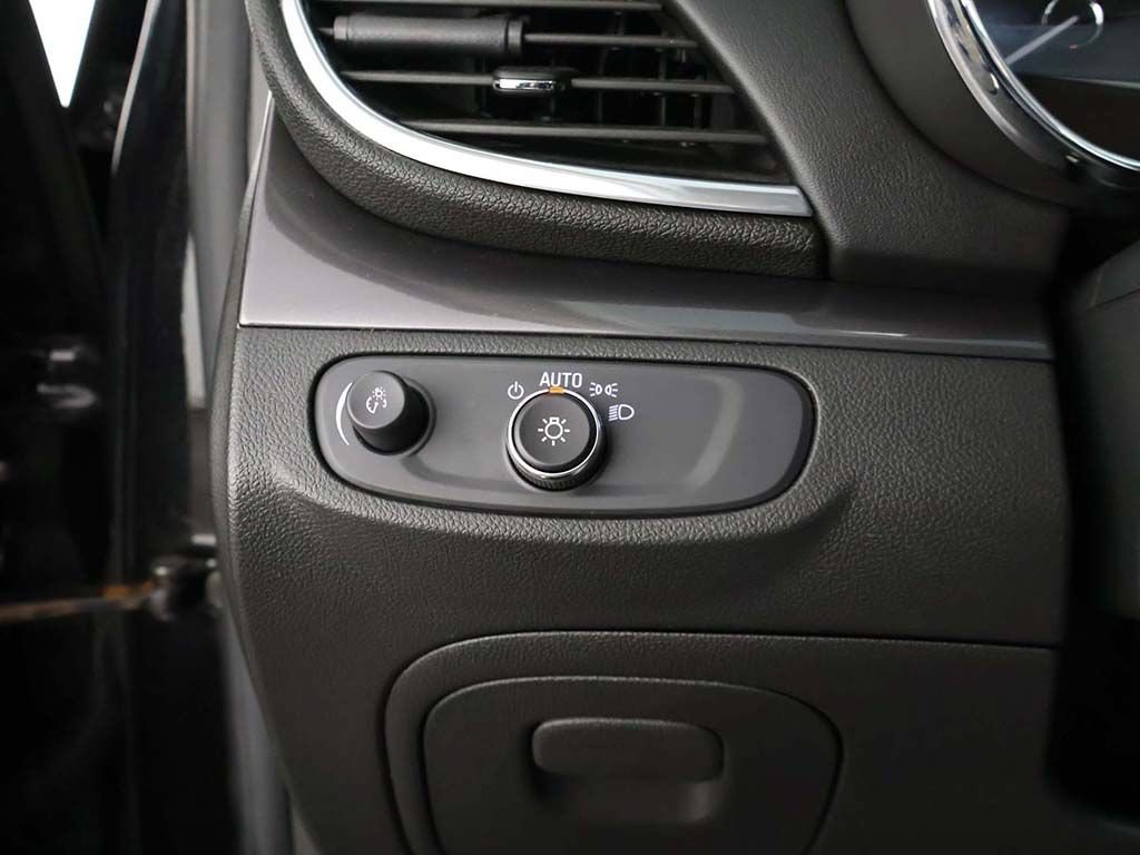Used 2020 Buick Encore Preferred w/ Safety Package FWD image 35