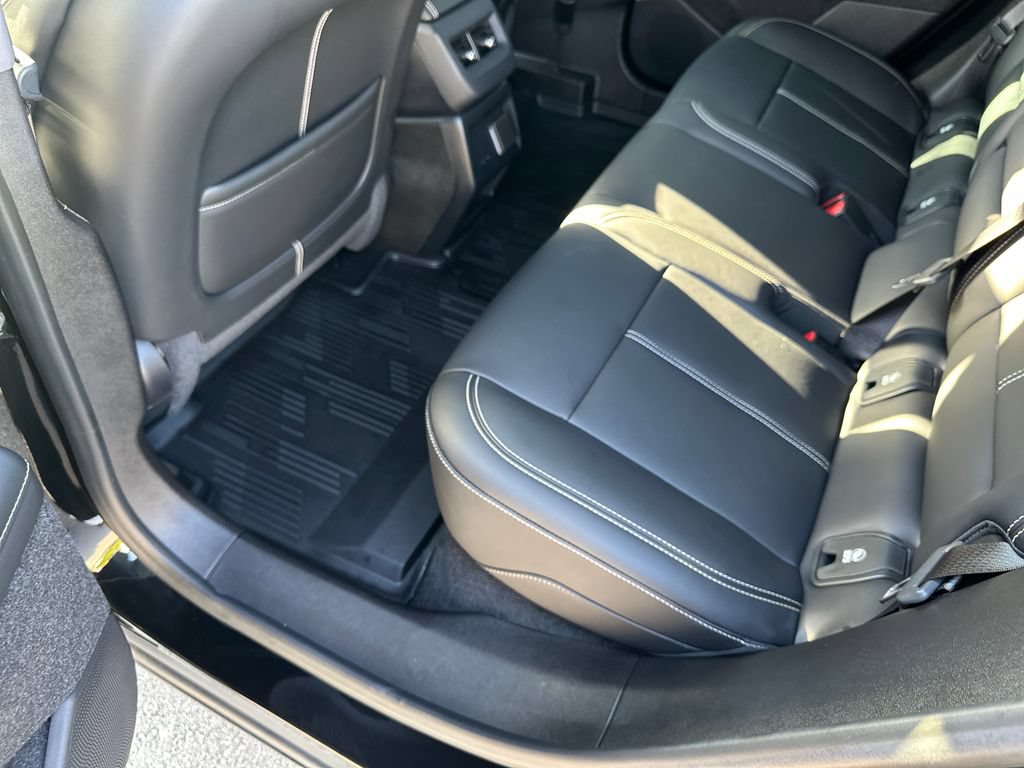 Certified 2025 Cadillac Optiq Sport 1 w/ LPO, Floor Liner Package AWD/4WD image 38
