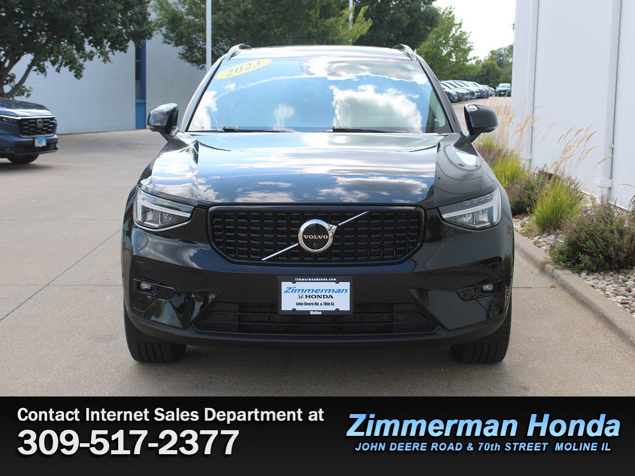Used 2023 Volvo XC40 B4 Ultimate FWD image 4