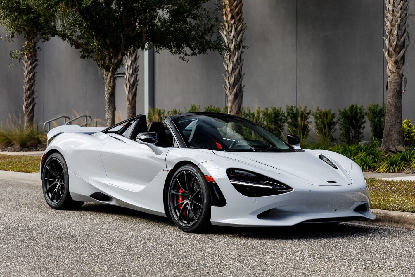 Used 2026 McLaren 750S Spider RWD image 1