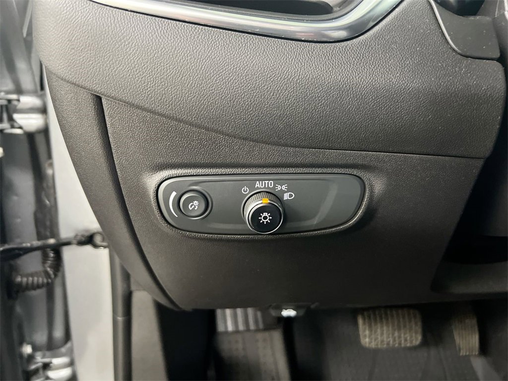 Used 2023 Chevrolet Equinox LS w/ LS Convenience Package image 17